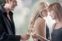 CÔ BẠN THÂN CỦA CHỒNG TƯƠNG LAI GIÚP CHÚNG TÔI CẦU HÔN, ĐÊM ĐÃ LỪA CHỒNG TÔI LÊN GIƯỜNG